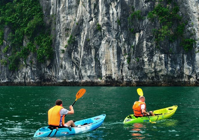 Chèo thuyền Karak ở hạ long